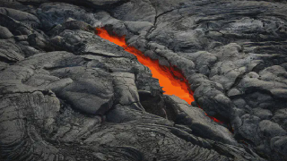 public/default/media/default-feeds-an-active-lava-tube-hawaii-volcanoes-national-park-316ade00-316ade00.webp