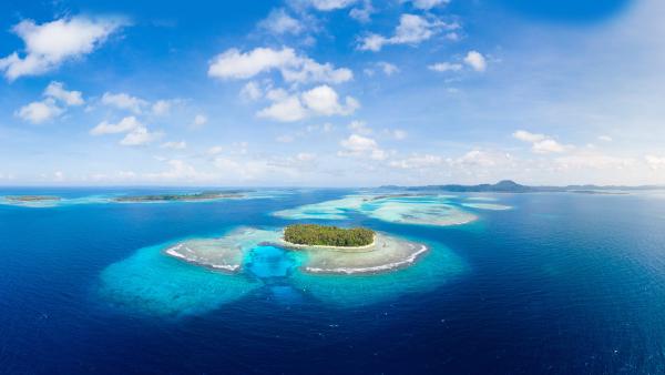Banyak Islands, Sumatra, Indonesia (© fbxx/Getty Images)