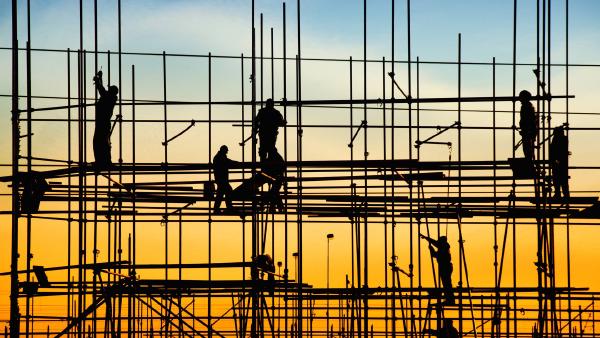Construction workers on scaffolding (© Bits and Splits/Shutterstock)