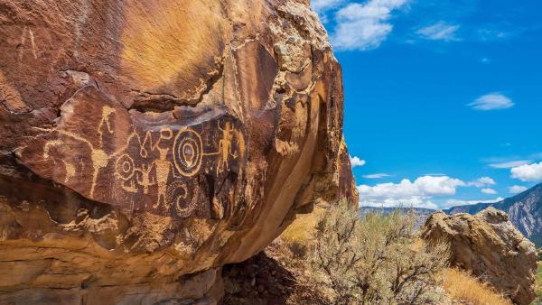 Fremont Indian petroglyphs, Dinosaur National Monument, Jensen, Utah (© Dan