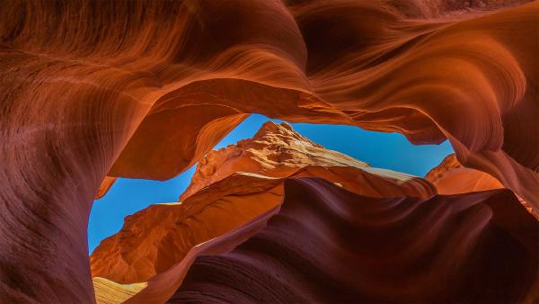 Lower Antelope Canyon near Page, Arizona (© AZCat/Getty Images)