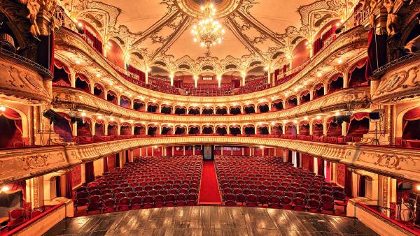 Lucian Blaga National Theater, Cluj-Napoca, Romania (© Thomas