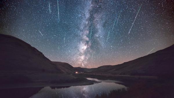 Perseid meteor shower, Cottonwood Canyon State Park, Oregon (© Joshua