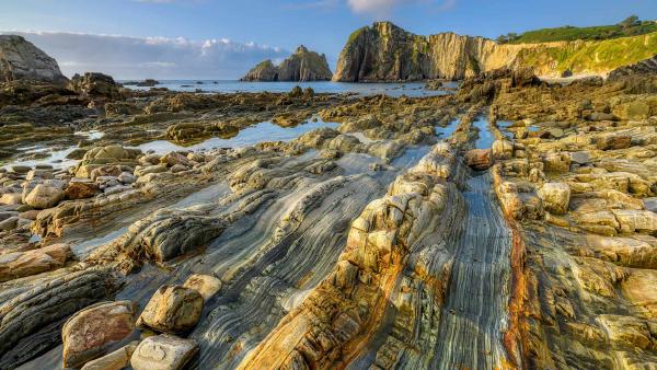 Quartzite formation, Playa del Silencio, Asturias, Spain (© Jean-Philippe