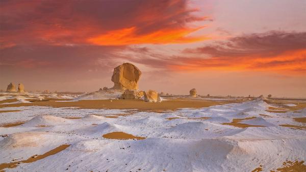 Rock formations in the White Desert, Egypt (© Anton Petrus/Getty Images)