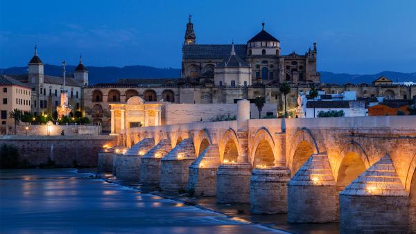 Roman bridge, Córdoba, Spain (© Jeremy Woodhouse/Getty Images)