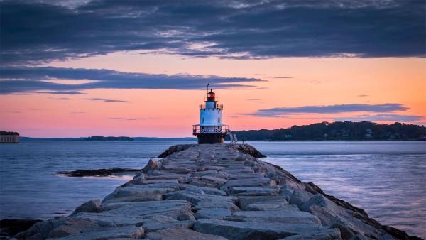 Spring Point Ledge Light in South Portland, Maine (© Haizhan Zheng/Getty Images)