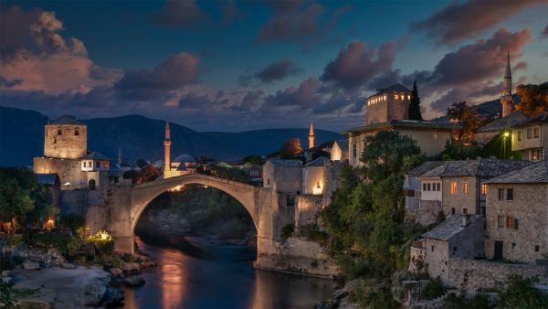 Stari Most in Mostar, Bosnia and Herzegovina (© Ayhan Altun/Getty Images)