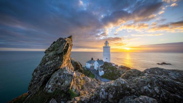 Start Point Lighthouse, South Devon, England (© Guy Edwardes/Minden Pictures)