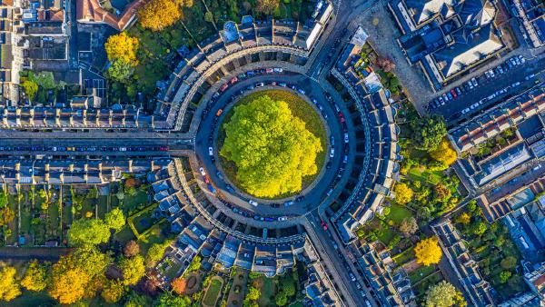 The Circus townhouses in Bath, Somerset, England (© Gavin Hellier/Getty Images)