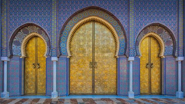 The gates of the Royal Palace (Dar al-Makhzen) in Fez, Morocco (© Adam