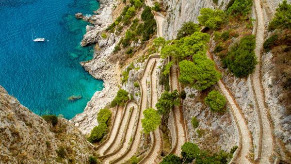 The Via Krupp footpath on Capri island, Italy (© Mikolaj
