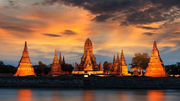 Wat Chaiwatthanaram temple, Ayutthaya Historical Park, Thailand (© Weerasak