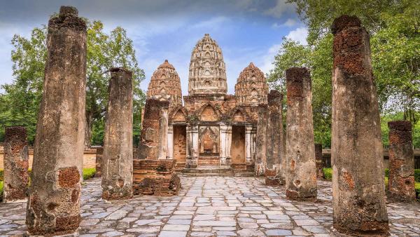 Wat Sri Sawai in Sukhothai Historical Park, Thailand (© Casper1774