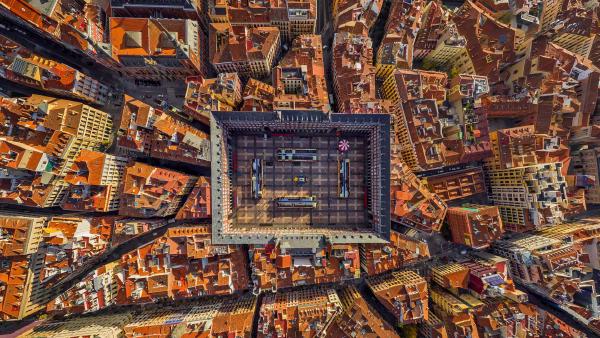 Aerial view of Plaza Mayor, Madrid, Spain (© AirPano LLC/Amazing Aerial Agency) Aerial view of Plaza Mayor, Madrid, Spain (© AirPano LLC/Amazing Aerial Agency)
