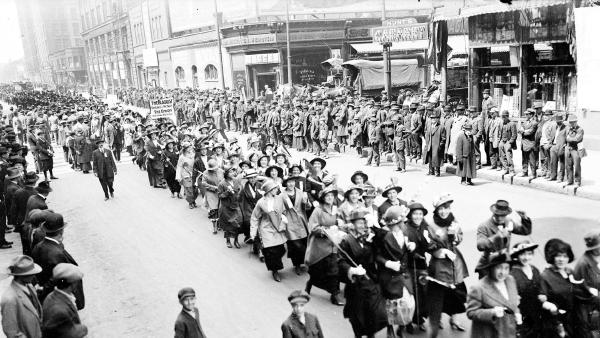 Amalgamated Clothing Workers of America in a Labor Day parade, May 1915, Chicago (© Chicago Sun-Times/Chicago Daily News collection/Chicago History