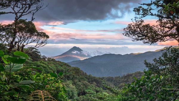 Arenal Volcano seen from Monteverde, Costa Rica (© Kevin Wells/Getty Images)