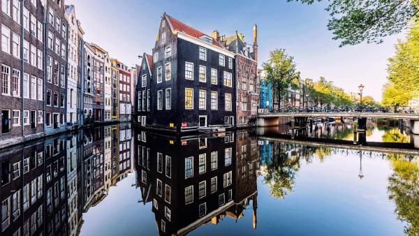 Armbrug bridge, Amsterdam, Netherlands (© Alexander Spatari/Getty Images)