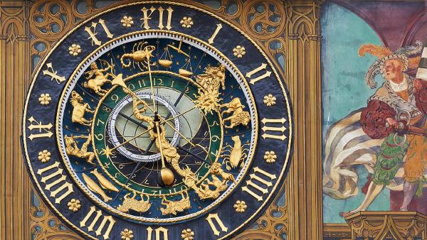 Astronomical clock at Town Hall of the City of Ulm, Germany (© Tomekbudujedomek/Getty Images)
