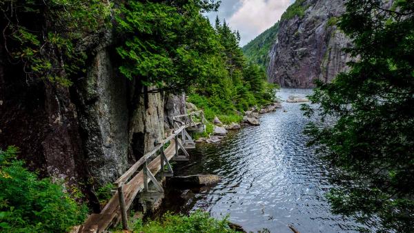 Avalanche Lake Trail at Adirondack High Peaks, New York (© Posnov/Getty Images) Avalanche Lake Trail at Adirondack High Peaks, New York (© Posnov/Getty Images)