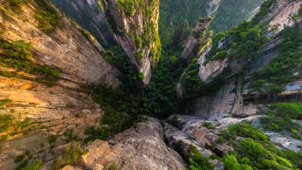'Avatar Mountains,' Zhangjiajie National Forest Park, China (© Amazing Aerial