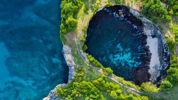 Broken Beach in Nusa Penida, Bali, Indonesia (© joakimbkk/Getty Images)