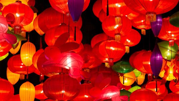 Chinese lanterns for Mid-Autumn Festival celebration (© LeeYiuTung/Getty Images)