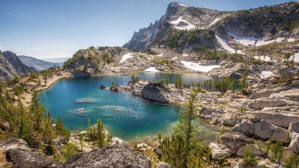 Crystal Lake in the Enchantments, Alpine Lakes Wilderness, Washington (© Mitch