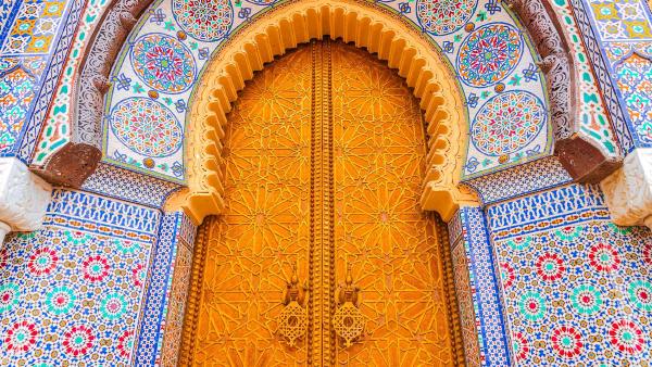 Decorated gate of the Royal Palace of Fez, Morocco (© cgst26/Shutterstock)