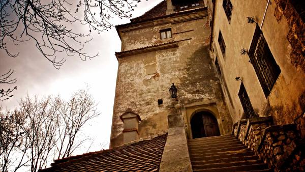 Entrance of Bran Castle in Bran, Brașov, Romania (© blue sky in my pocket/Getty Images)