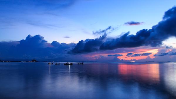 Harbor and longtail boats at Ko Samui, Thailand (© Foto2rich/Shutterstock)