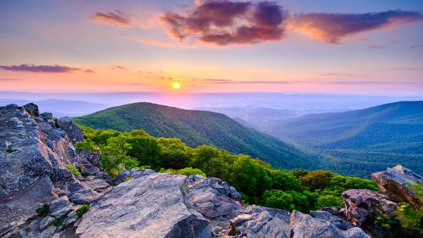 Hawksbill Mountain in Shenandoah National Park, Virginia (© John Baggaley/Getty Images)