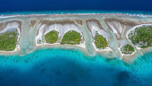 Kauehi Atoll, Tuamotu Archipelago, French Polynesia (© WaterFrame_dpr/Alamy)