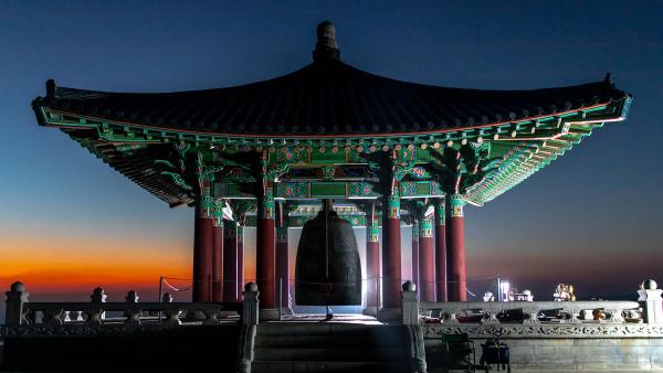 Korean Bell of Friendship, Los Angeles (© Carlos Marin/Getty Images)
