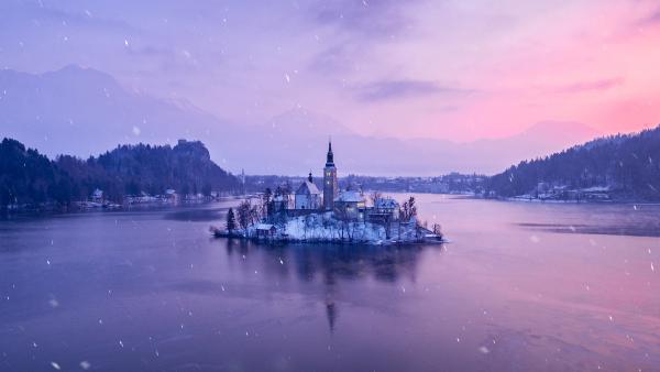 Lake Bled, Slovenia (© Kesu01/Getty Images)