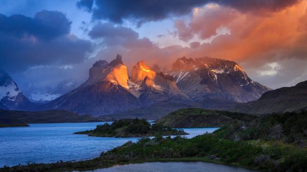 Lake Pehoé, Torres del Paine National Park, Chile (© OST/Getty Images)