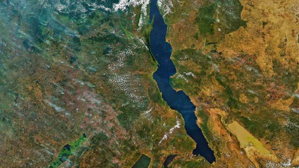 Lake Tanganyika, Africa (© BEST-BACKGROUNDS/NASA/Shutterstock)
