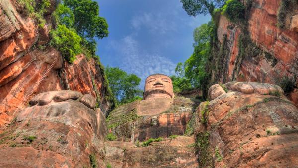 Leshan Giant Buddha, Sichuan, China (© www.anotherdayattheoffice.org/Getty Images)