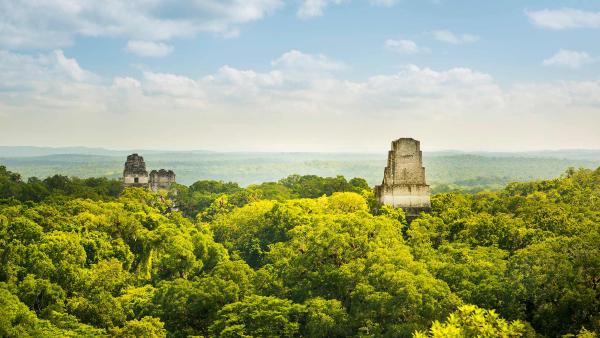 Mayan ruins in Tikal, Guatemala (© THP Creative/Getty Images)