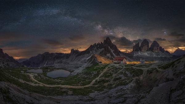 Milky Way above the Tre Cime di Lavaredo, South Tyrol, Italy (© Juan