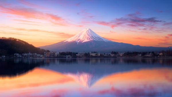 Mount Fuji at sunrise, Lake Kawaguchi, Japan (© Twenty47studio/Getty Images)