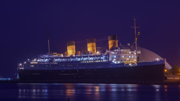 Night view of the RMS Queen Mary, Long Beach, California (© Kit Leong/Shutterstock) Night view of the RMS Queen Mary, Long Beach, California (© Kit Leong/Shutterstock)