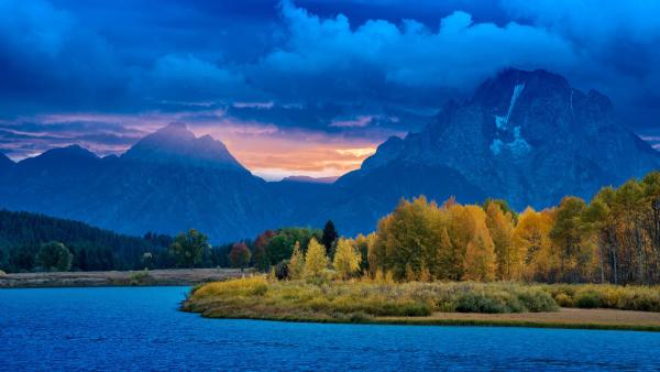 Oxbow Bend on the Snake River, Grand Teton National Park, Wyoming (© DanitaDelimont.com/AWL Images/SuperStock)