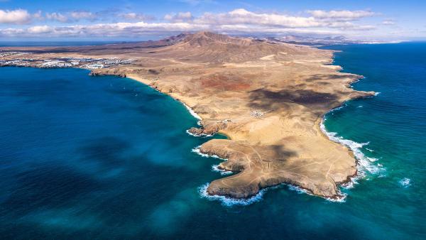 Papagayo Beach, Lanzarote, Canary Islands, Spain (© Gavin Hellier/Getty Images)