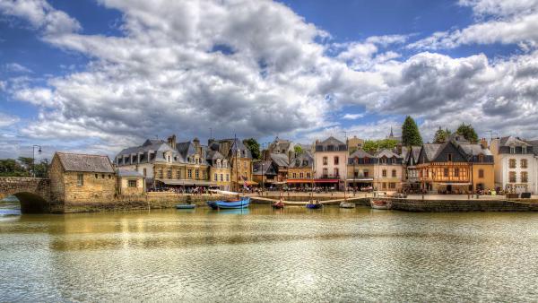 Port de Saint-Goustan, Auray, Brittany, France (© Rolf E. Staerk/Shutterstock)