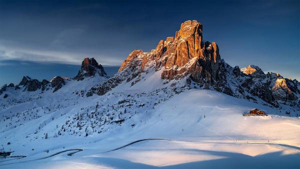 Ra Gusela peak at Giau Pass, near Cortina d’Ampezzo, Italy (© Tomasz Podolski/Getty Images)