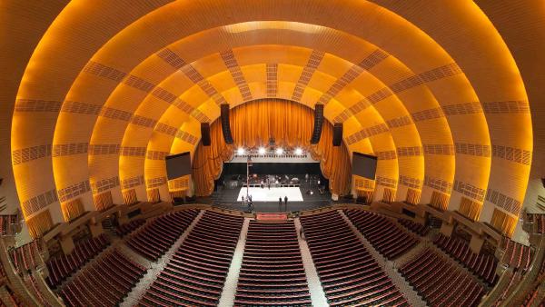 Radio City Music Hall in New York City (© Clarence Holmes Photography/Alamy)