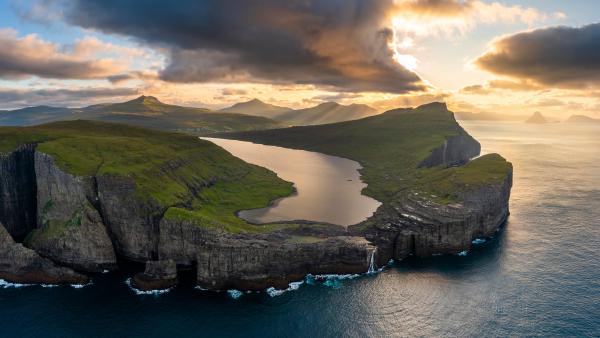 Sørvágsvatn lake, island of Vágar, Faroe Islands, Denmark (© Anton Petrus/Getty Images) Sørvágsvatn lake, island of Vágar, Faroe Islands, Denmark (© Anton Petrus/Getty Images)