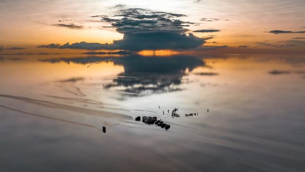 Salar de Uyuni salt flats in Bolivia (© Abstract Aerial Art/Getty Images)