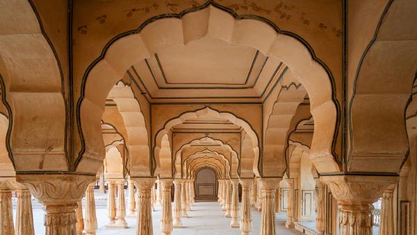 Sattais Katcheri Hall in Amber Fort near Jaipur, Rajasthan, India (© R.M. Nunes/Getty Images)